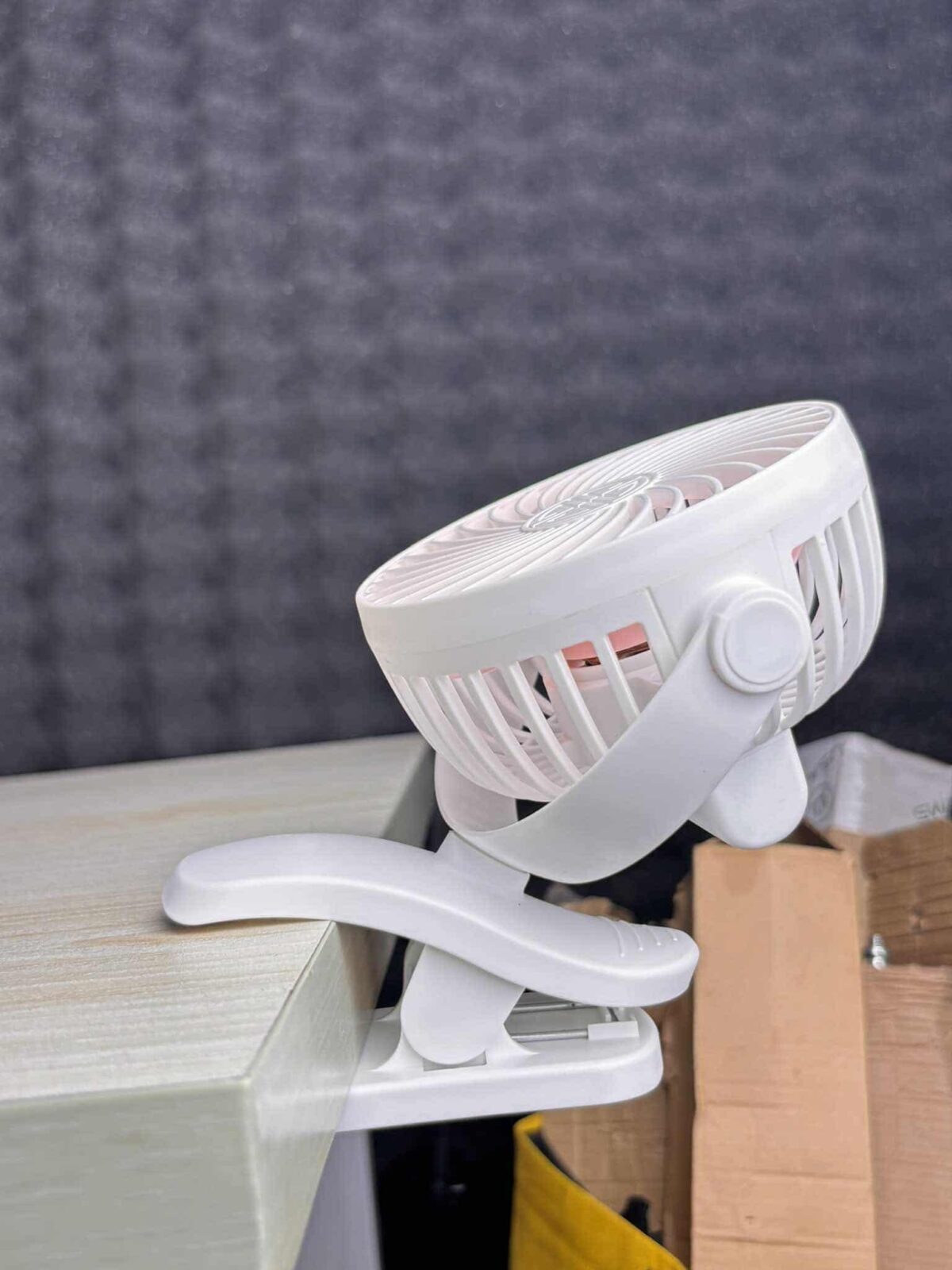 P8 USB Small Handheld Rechargeable Clip Fan-2400mAh Battery - Image 2