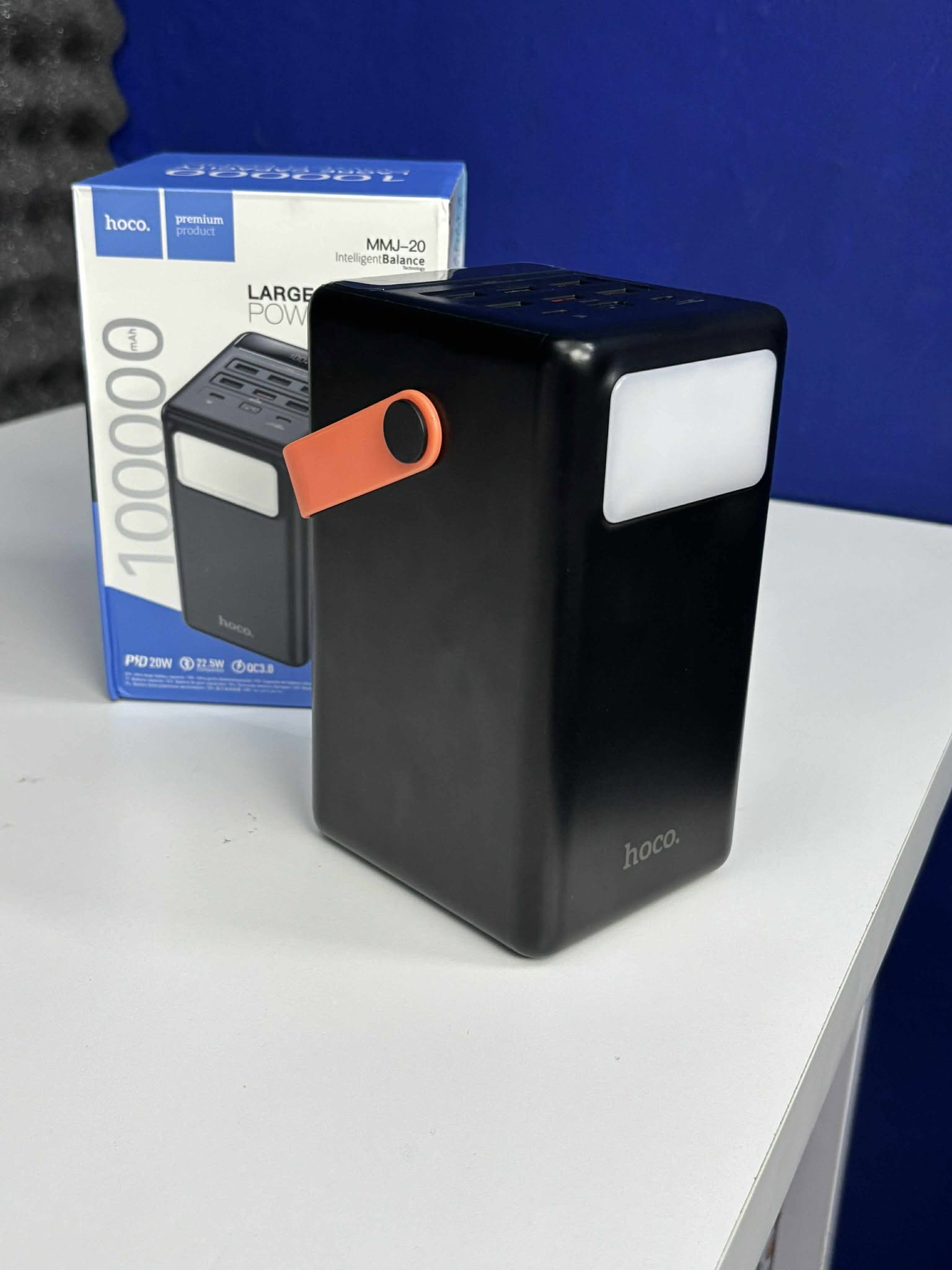 566506845_1551376989201949_357894012906318326_n Hoco MMJ20 22.5W 100000mAh Power Bank showing the digital display and LED floodlight.