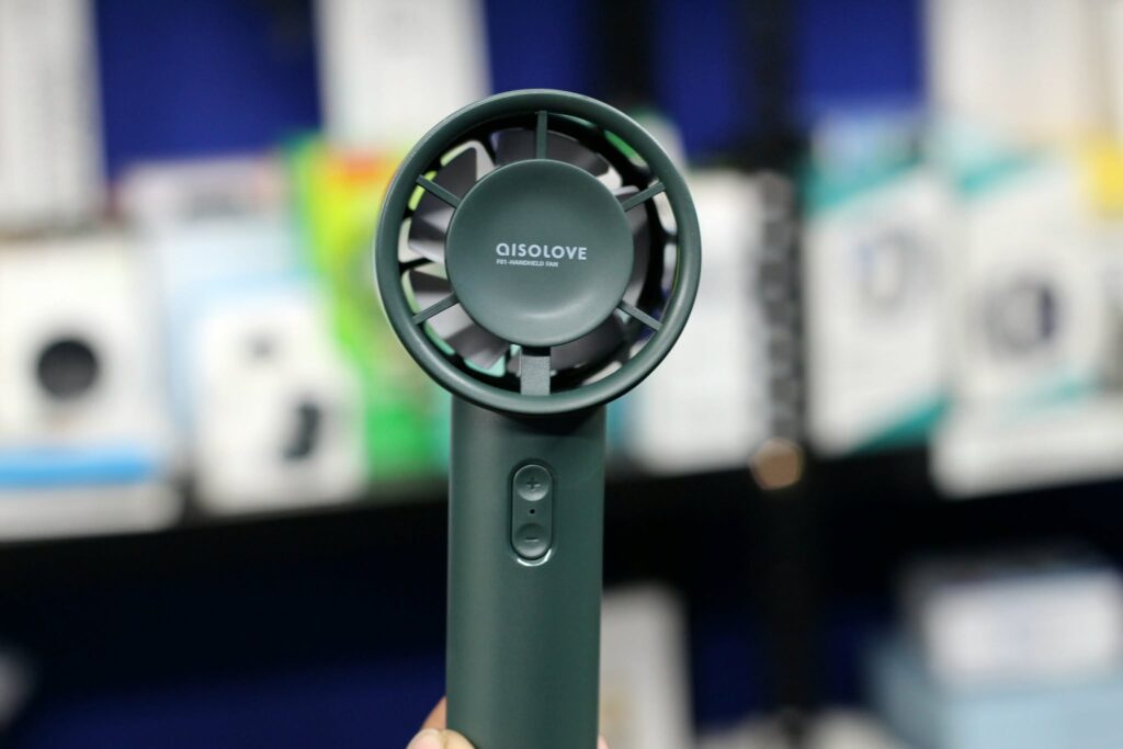 Xiaomi Aisolove F01 Handheld Turbo Fan in a compact portable design.
